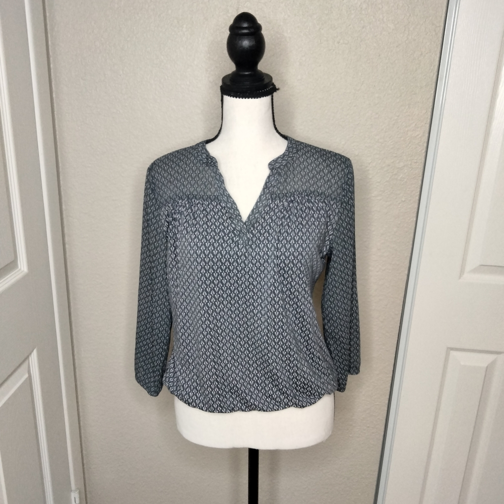 LOFT Gray and White 3/4 Sleeve Mandarin Collar Blouse